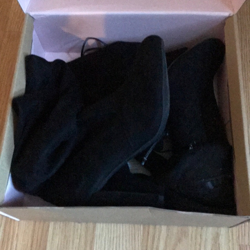 Knee high black sexy boots never worn